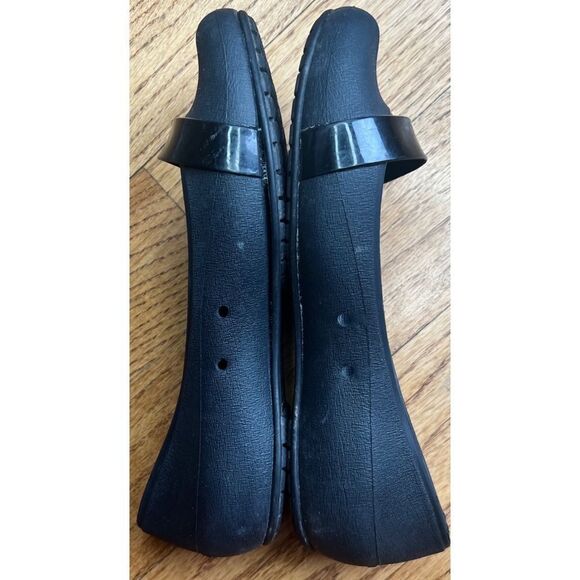 Crocs Black Ballet Flats Women’s Size 7 Cap Toe Slip On Shoes - Picture 6 of 8